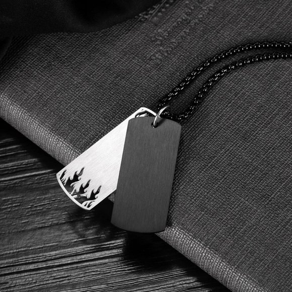 men skull necklace - Picture 3 of 4